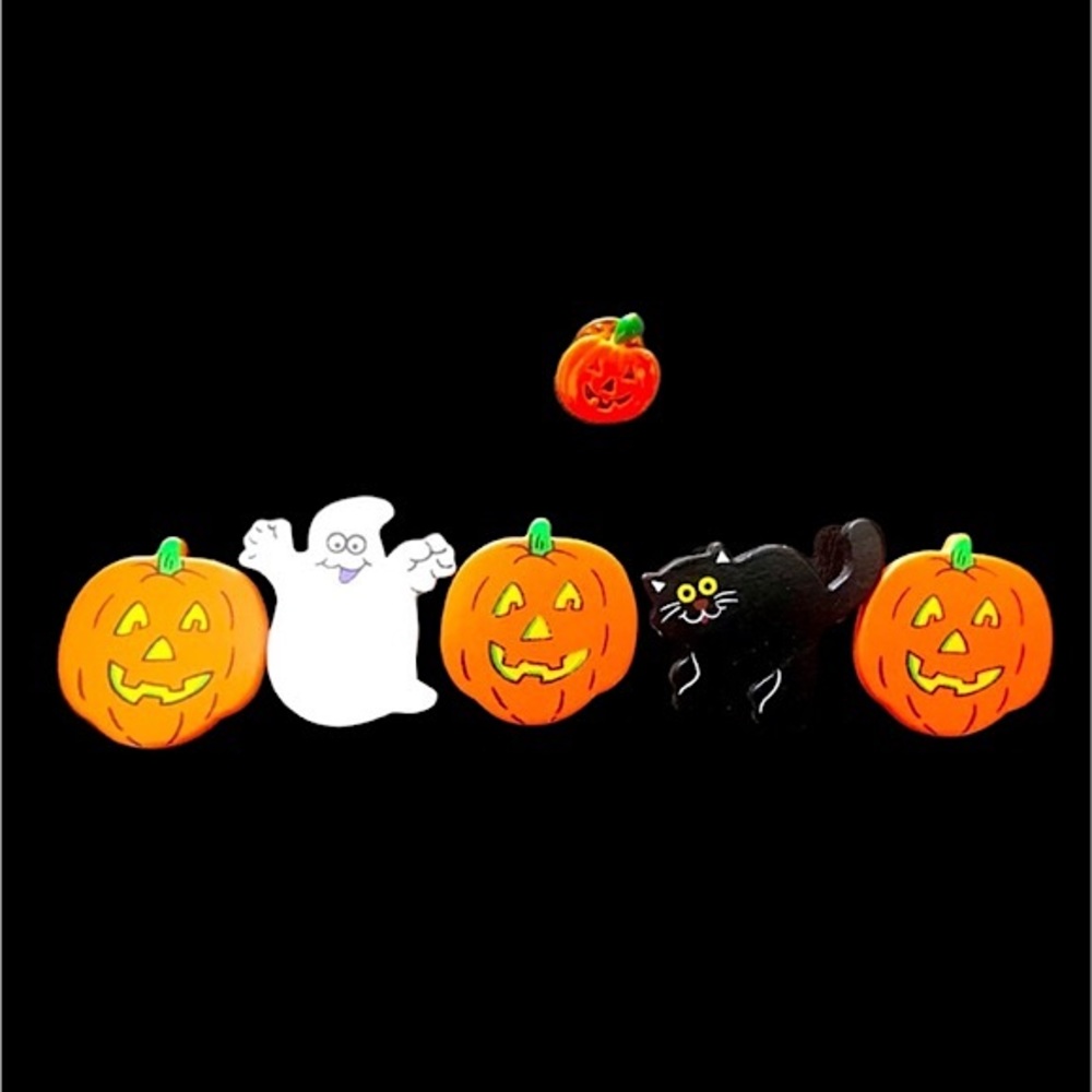 Vintage Halloween Button Covers Set Pumpkin Ghost Black Cat and Enamel Pin - Picture 12 of 12